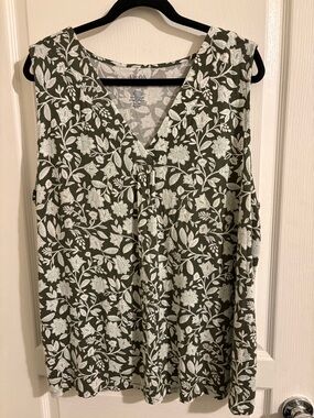 croft & barrow Olive Green and White Floral V-Neck Sleeveless Top